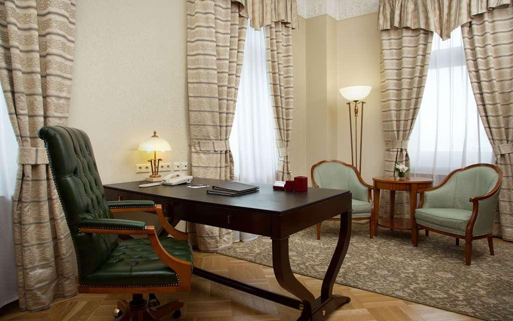 Hilton Moscow Leningradskaya Hotel Room photo